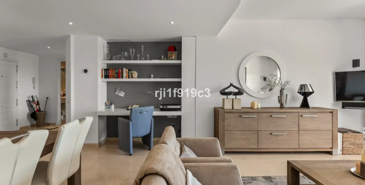 Sale of middle floor apartment in Elviria 20