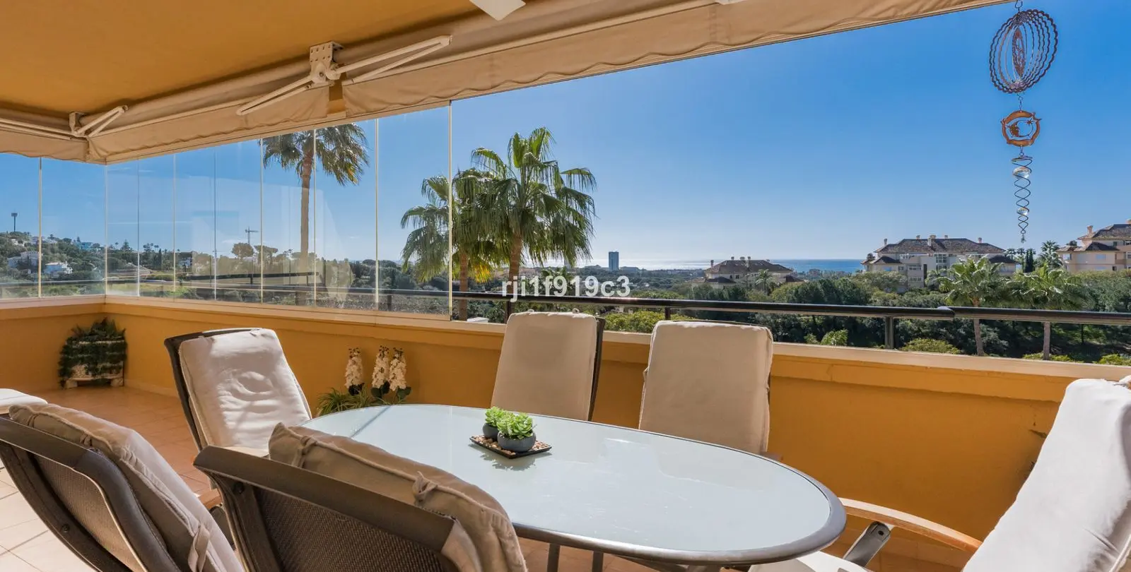 Venta de apartamento en planta media en Elviria 1