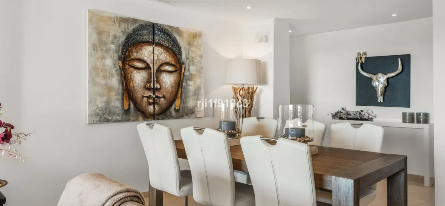 Sale of middle floor apartment in Elviria 3