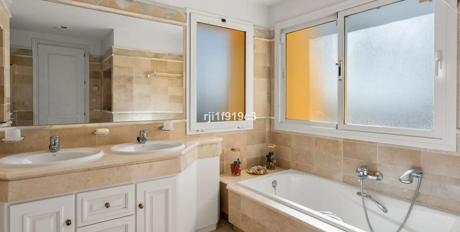Venta de apartamento en planta media en Elviria 7