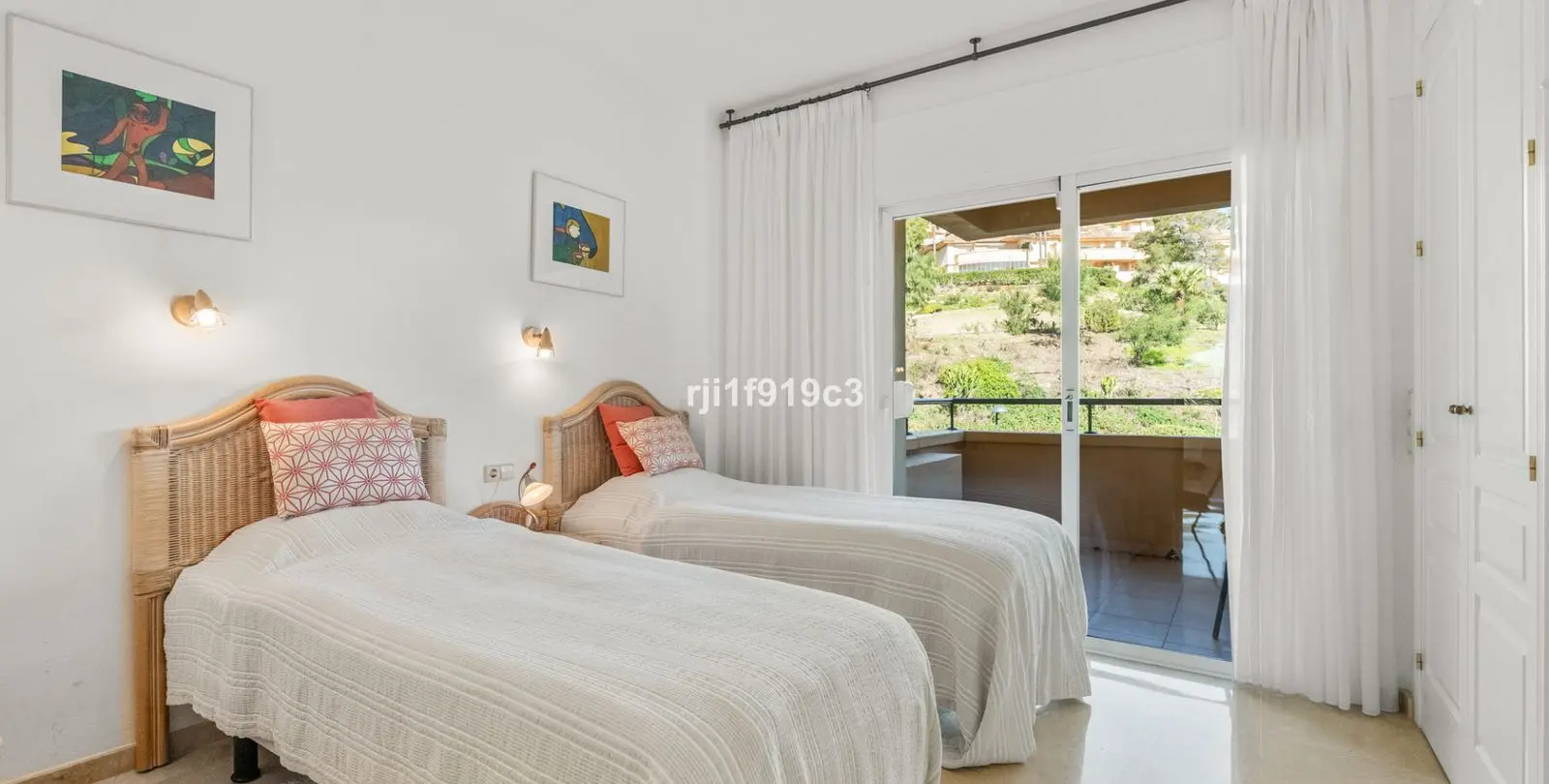 Venta de apartamento en planta media en Elviria 9