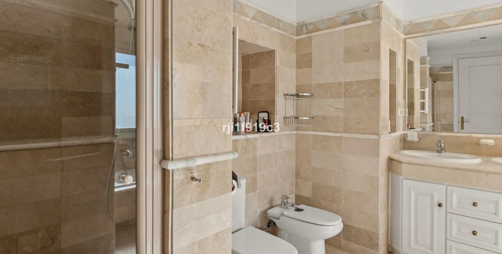 Venta de apartamento en planta media en Elviria 12