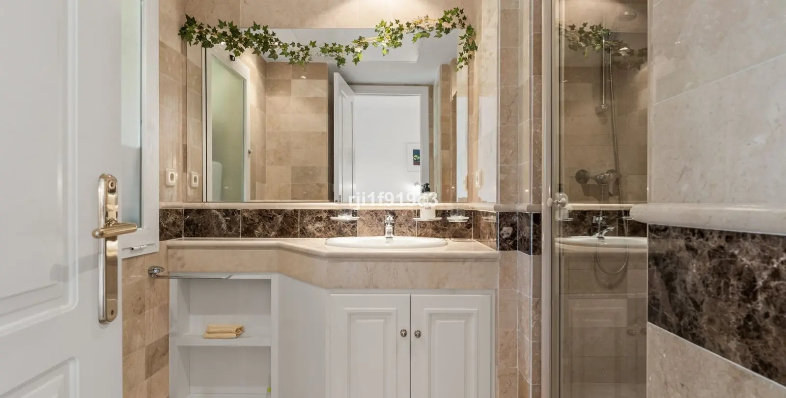 Venta de apartamento en planta media en Elviria 13