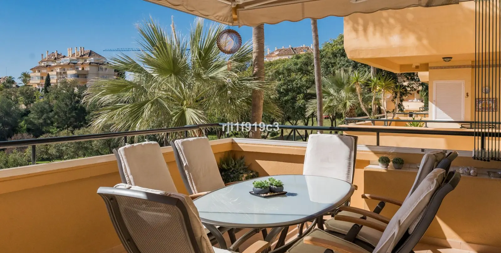 Venta de apartamento en planta media en Elviria 14
