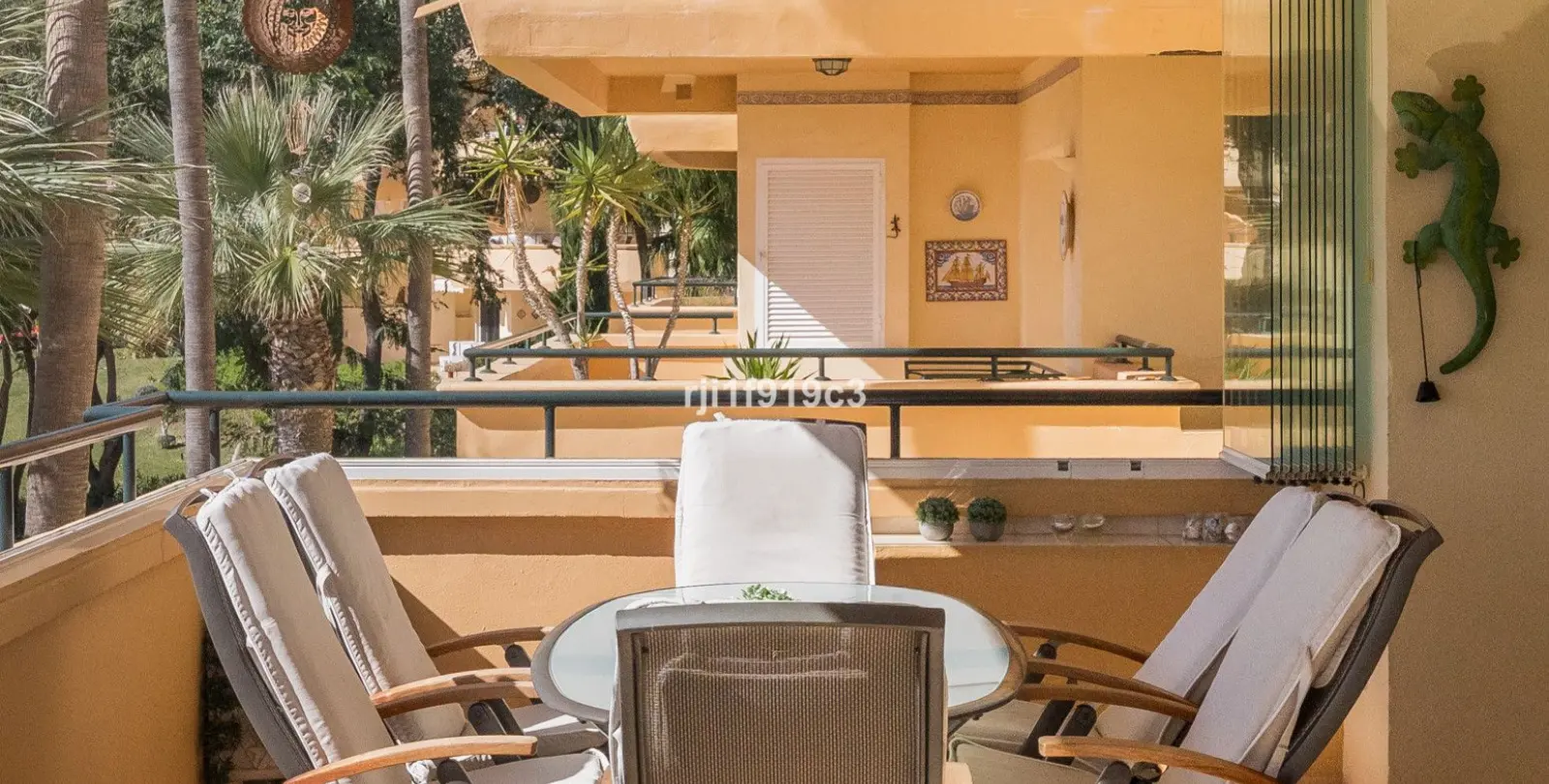 Venta de apartamento en planta media en Elviria 16