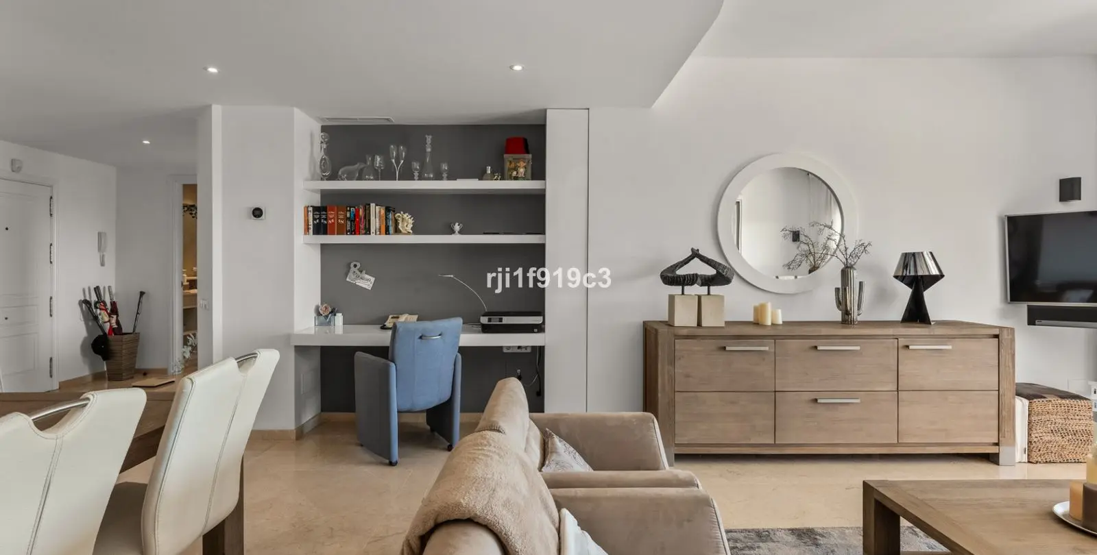 Venta de apartamento en planta media en Elviria 20
