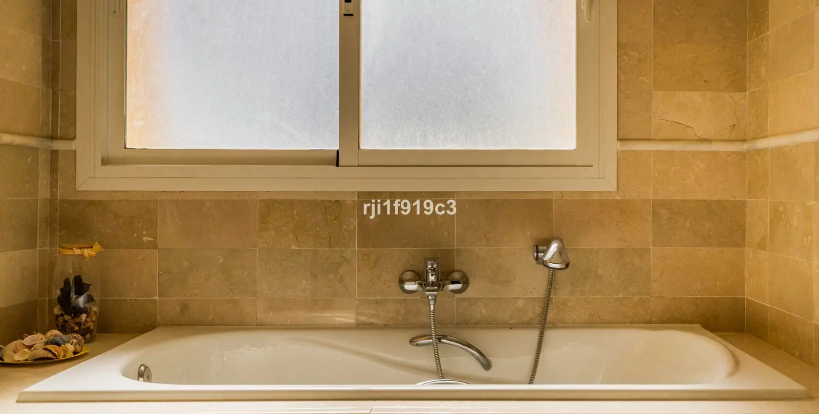 Venta de apartamento en planta media en Elviria 29