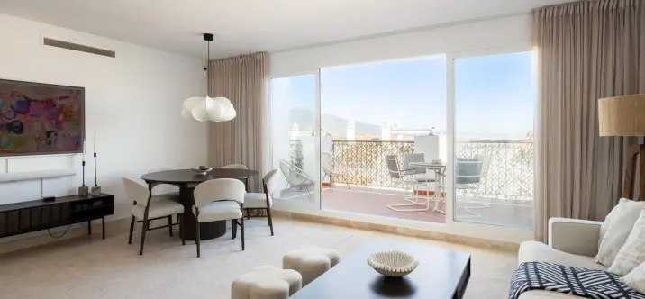 Sale of penthouse in El Paraiso 1