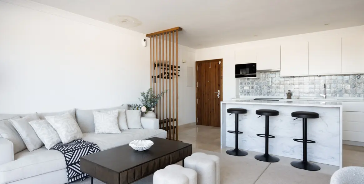 Sale of penthouse in El Paraiso 3