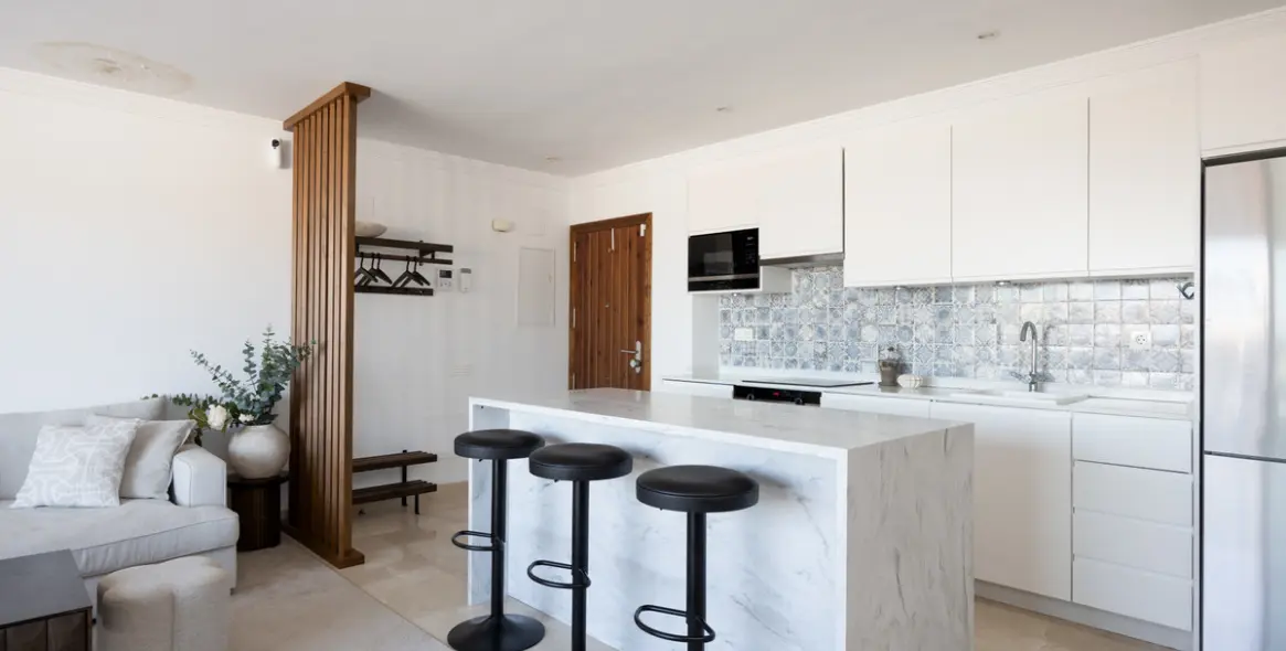 Sale of penthouse in El Paraiso 4