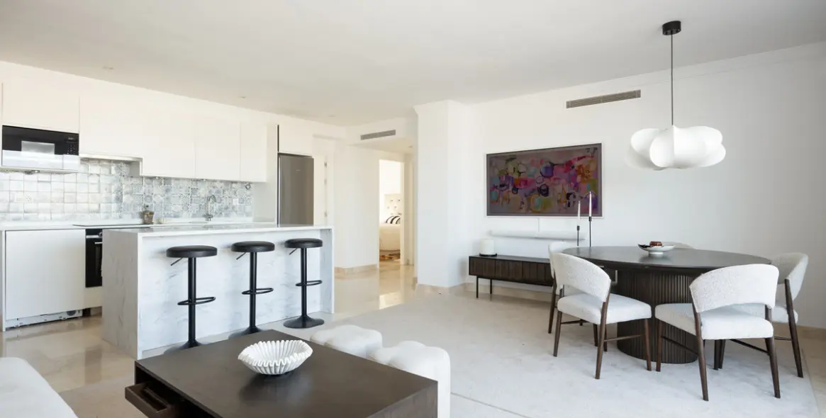 Sale of penthouse in El Paraiso 5