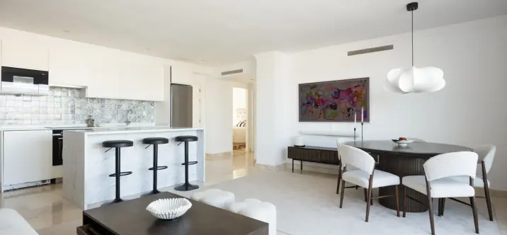 Sale of penthouse in El Paraiso 4
