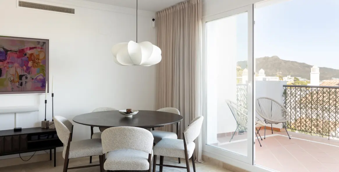 Sale of penthouse in El Paraiso 7