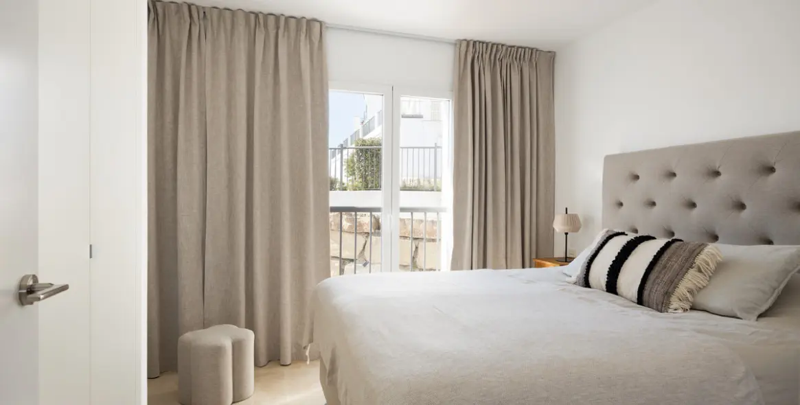 Sale of penthouse in El Paraiso 8