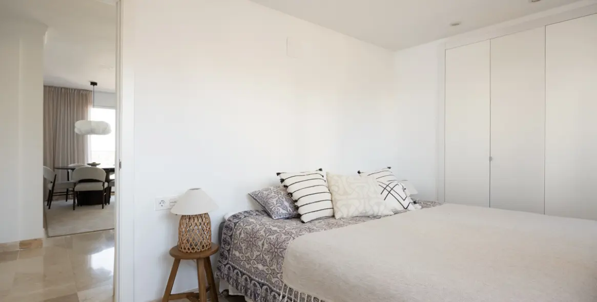 Sale of penthouse in El Paraiso 9