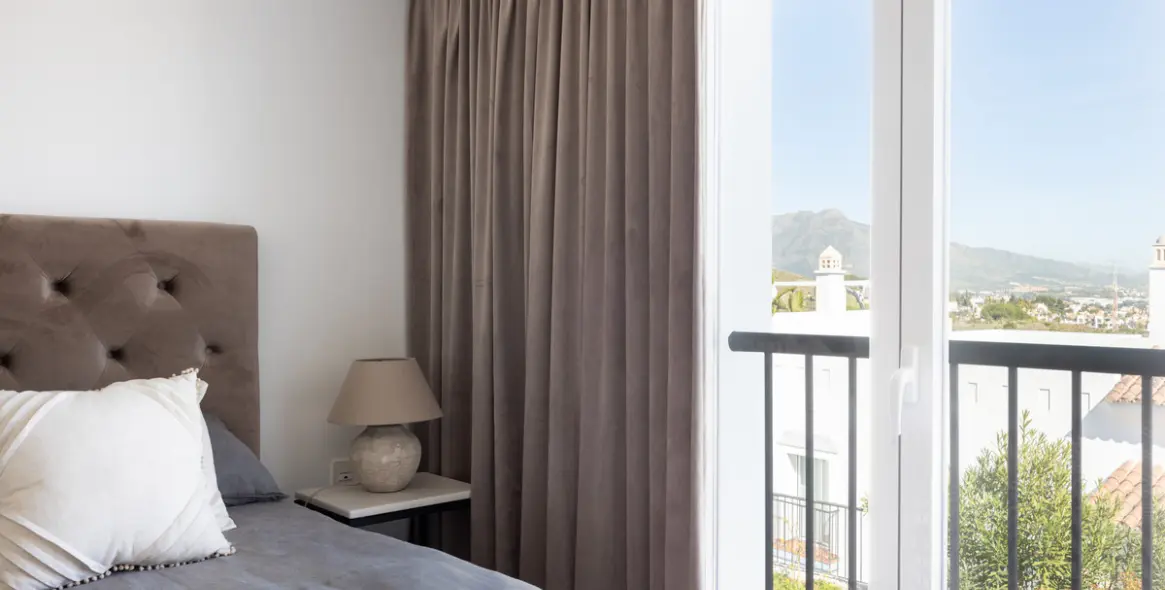 Sale of penthouse in El Paraiso 14