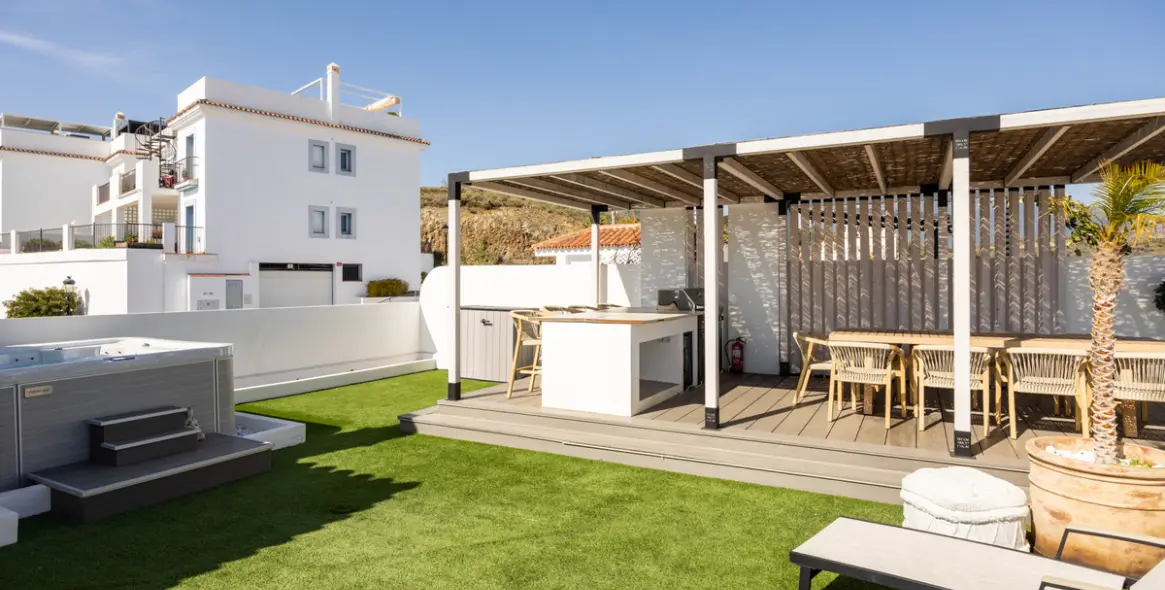 Sale of penthouse in El Paraiso 16