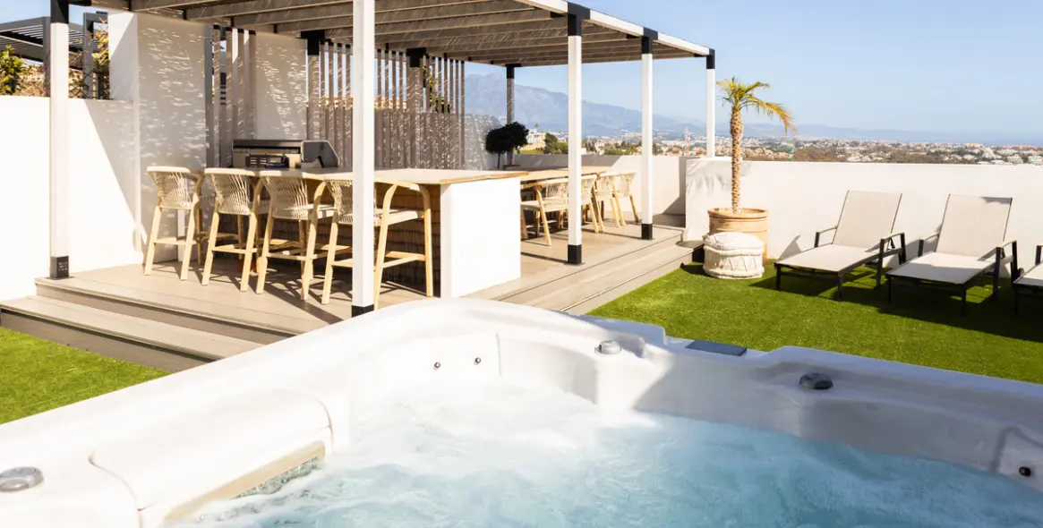 Sale of penthouse in El Paraiso 20