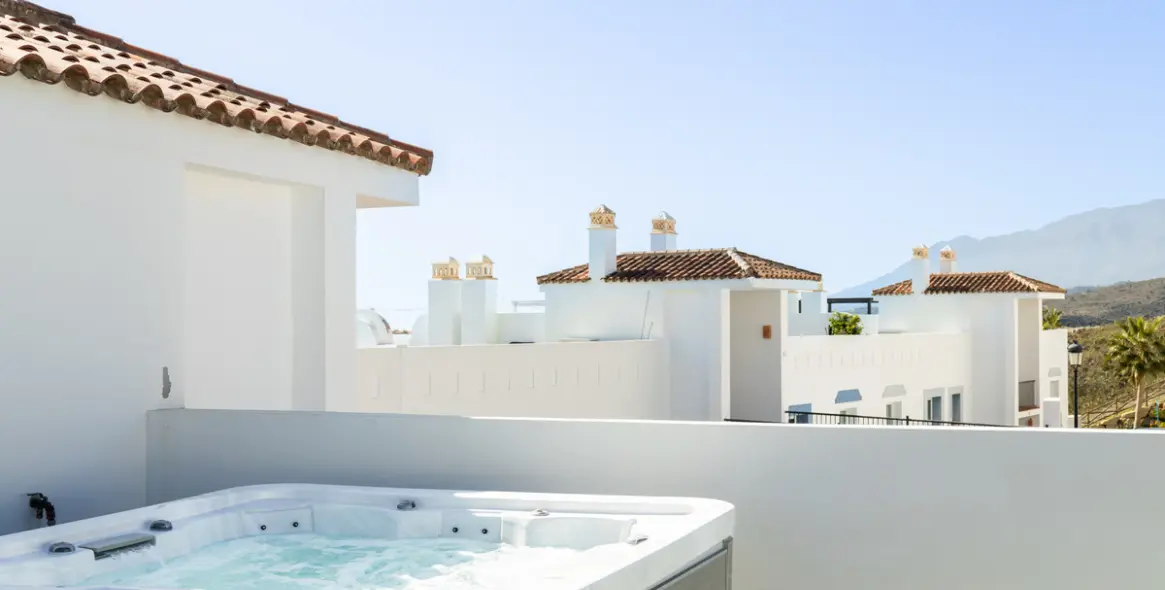 Sale of penthouse in El Paraiso 21