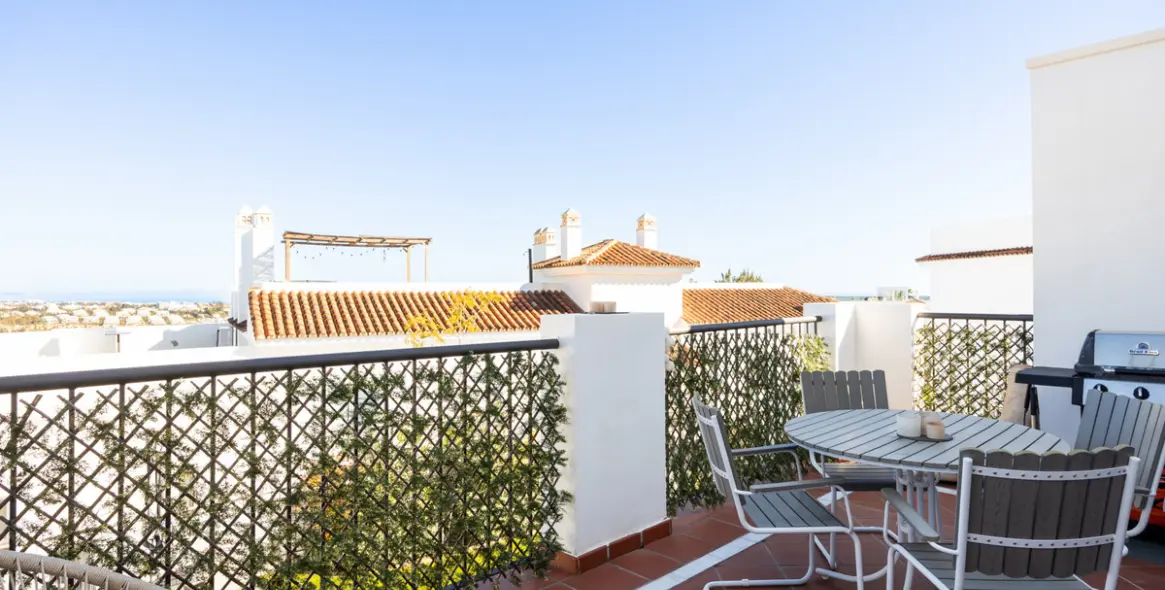 Sale of penthouse in El Paraiso 22