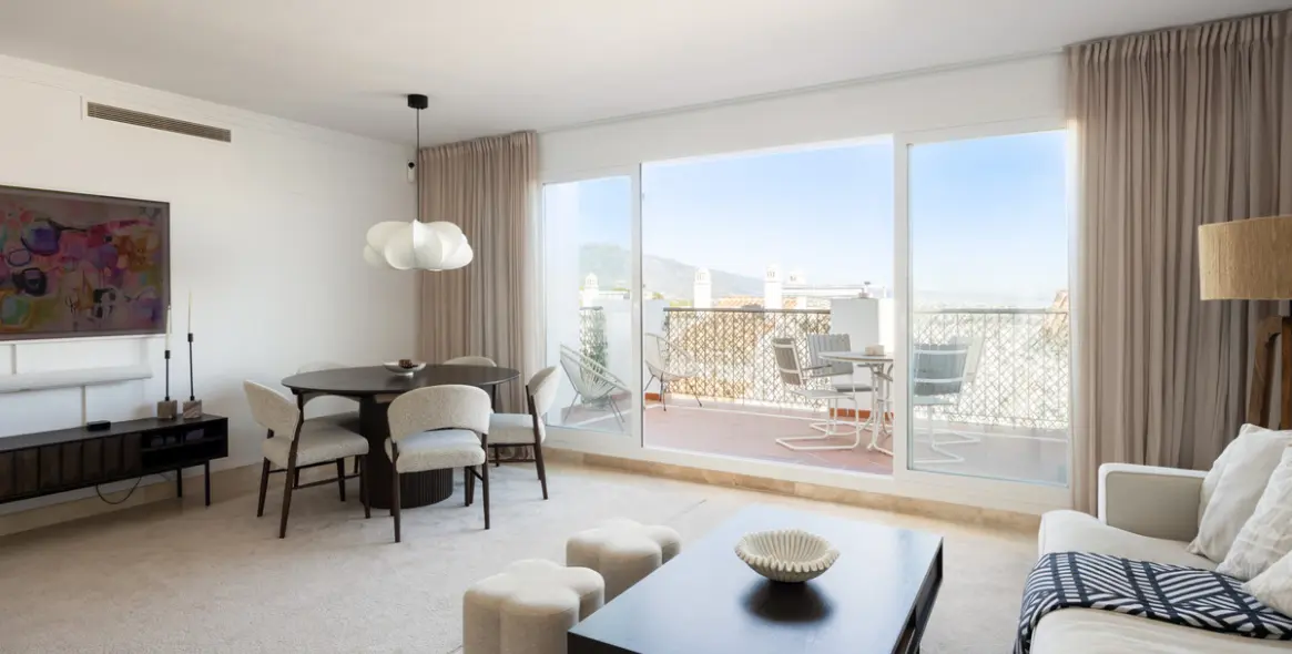 Sale of penthouse in El Paraiso 2