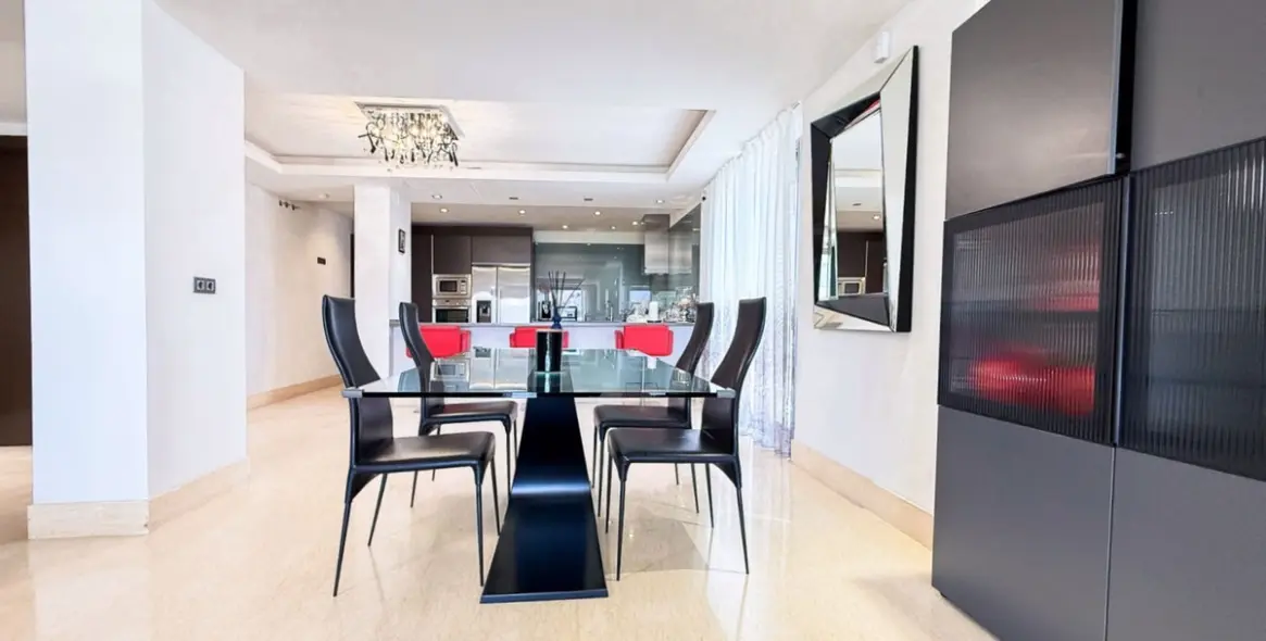 Sale of middle floor apartment in Atalaya 4