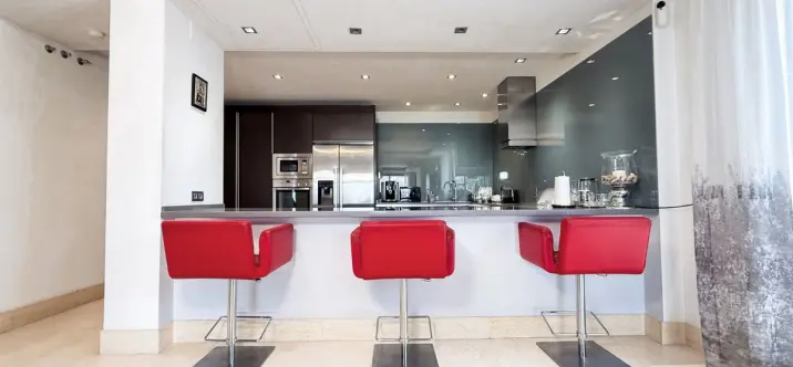 Venta de apartamento en planta media en Atalaya 4