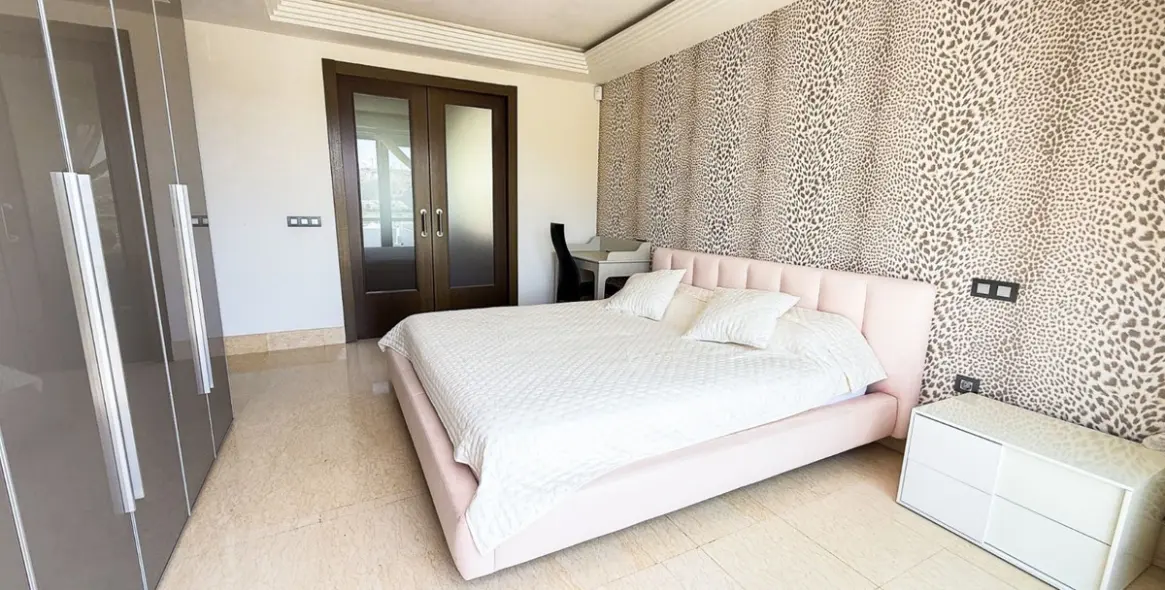 Sale of middle floor apartment in Atalaya 7