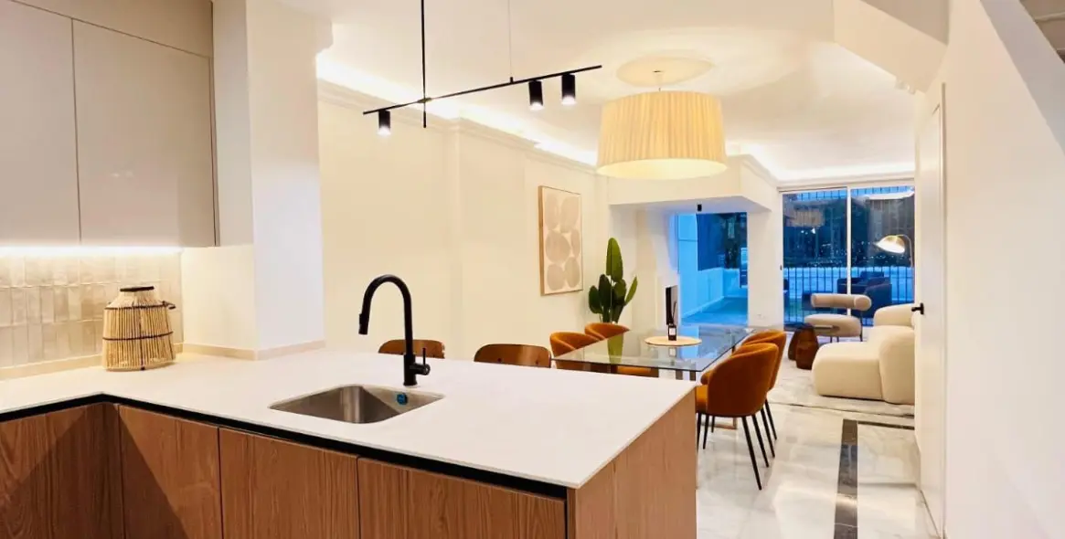 Продажа двухуровневых апартаментов в Marbella 2