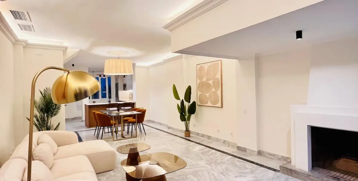 Продажа двухуровневых апартаментов в Marbella 16