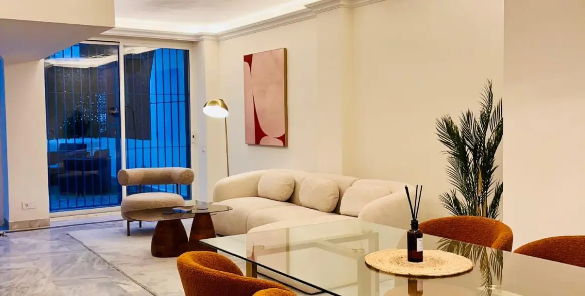 Продажа двухуровневых апартаментов в Marbella 19