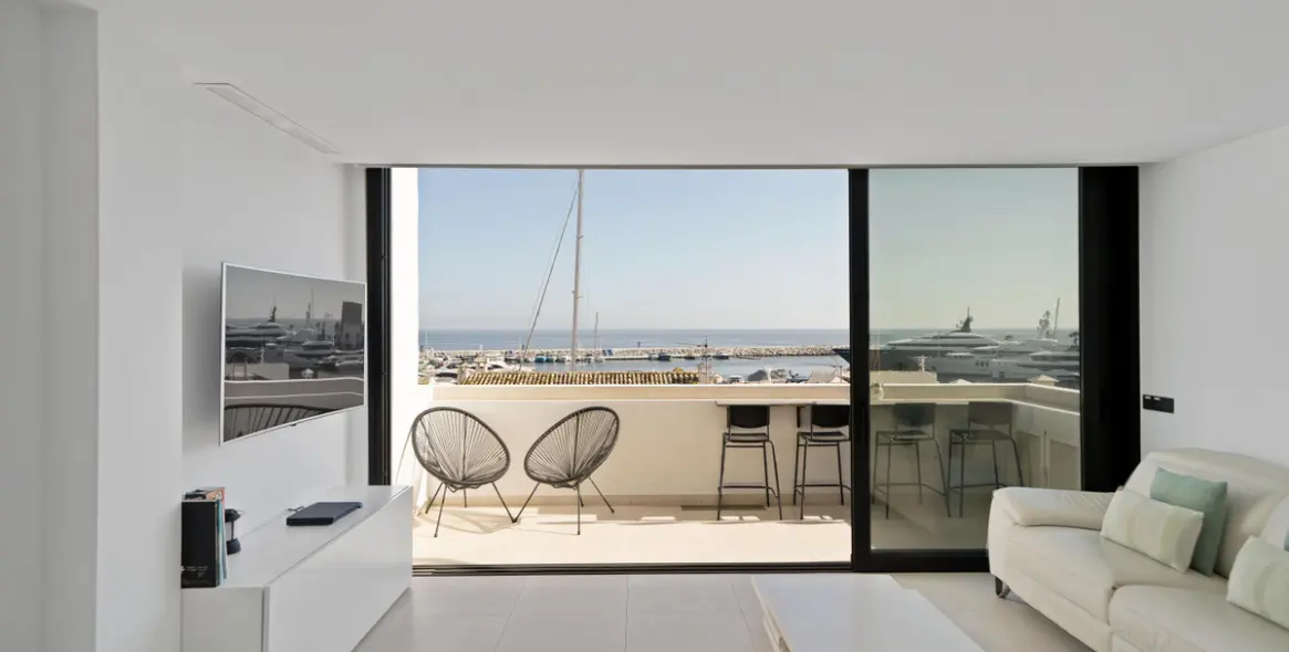 Продажа двухуровневых апартаментов в Marbella 1