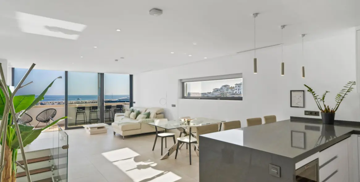 Продажа двухуровневых апартаментов в Marbella 2