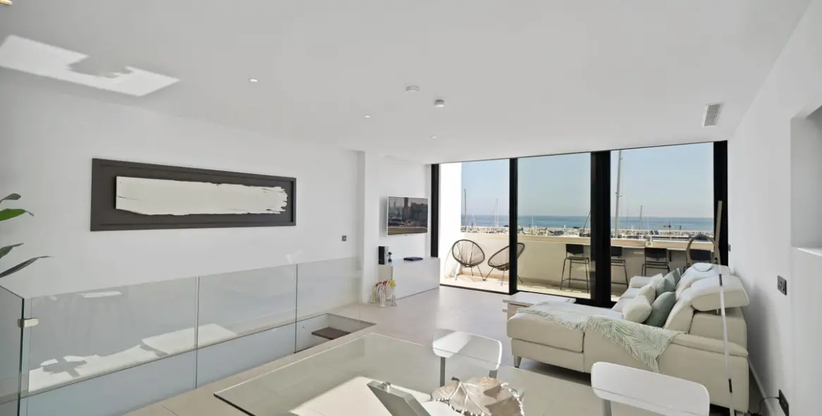 Продажа двухуровневых апартаментов в Marbella 3