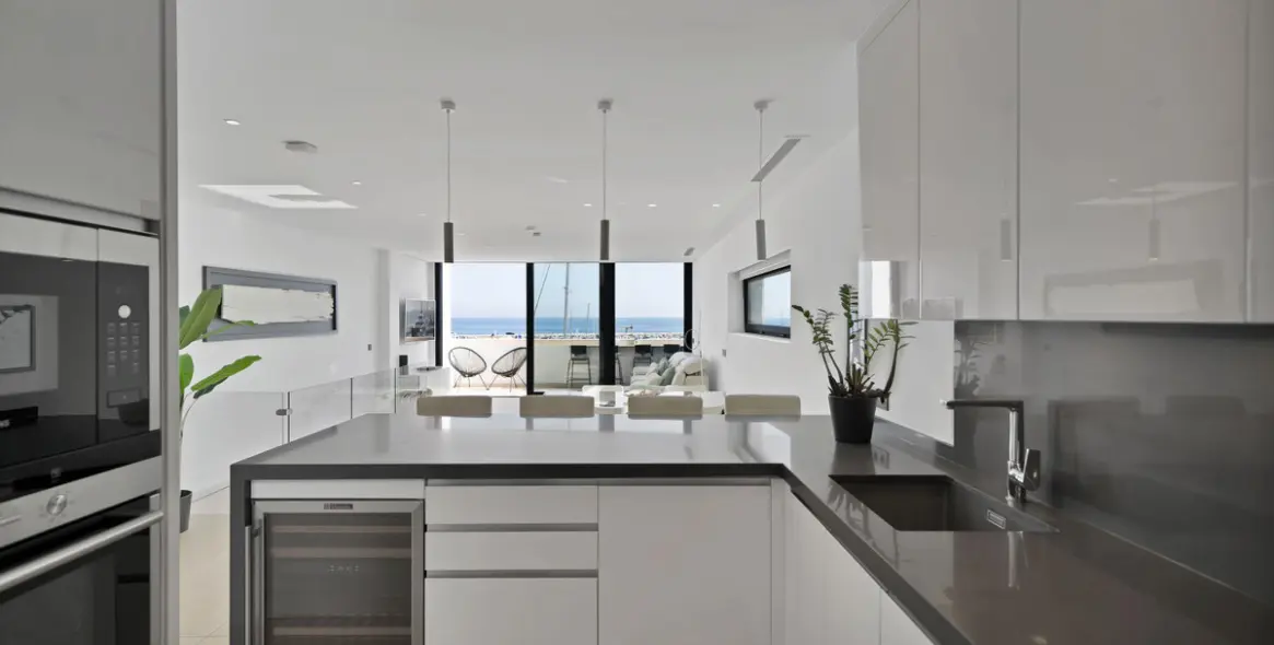 Продажа двухуровневых апартаментов в Marbella 6