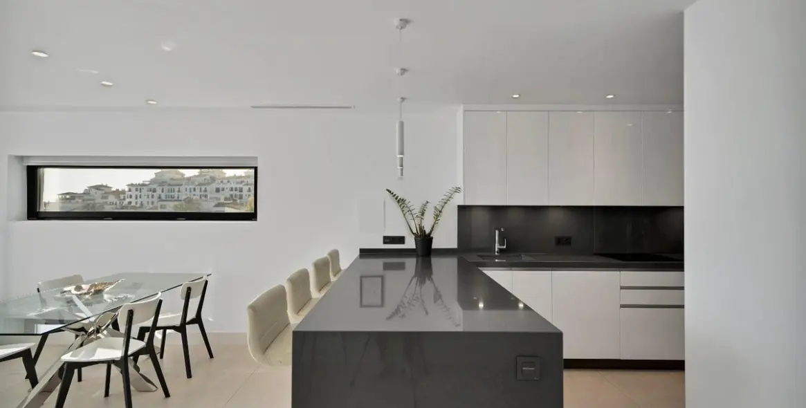 Продажа двухуровневых апартаментов в Marbella 8