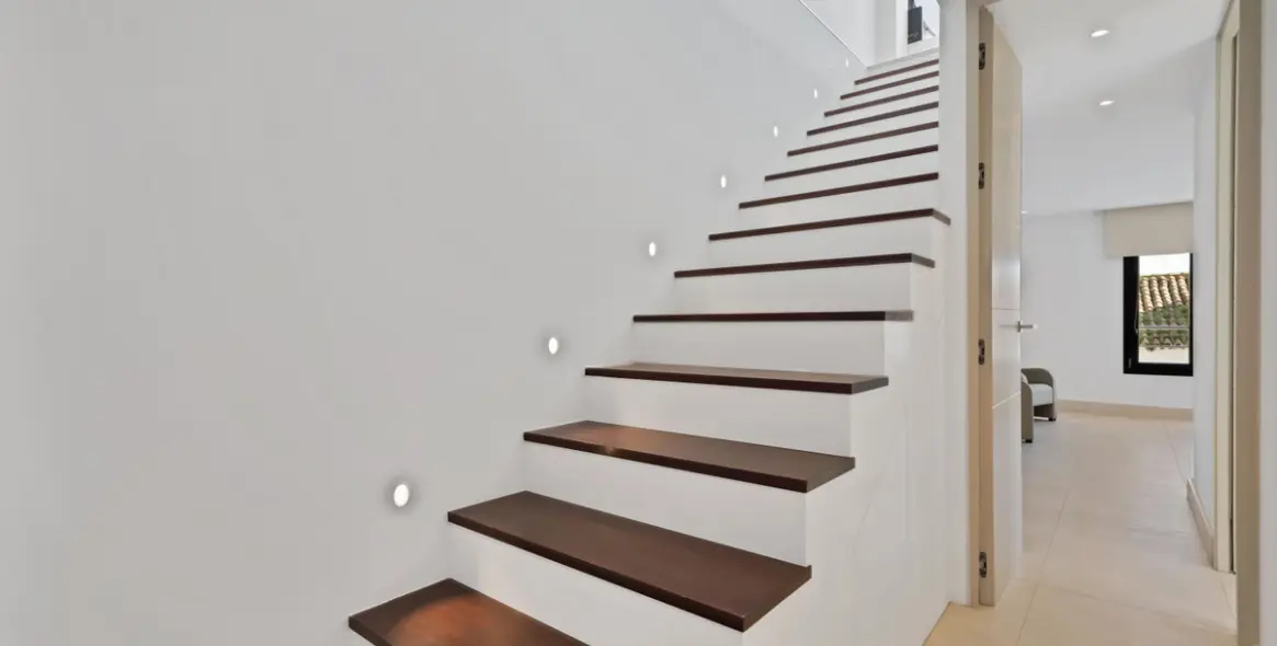 Продажа двухуровневых апартаментов в Marbella 9