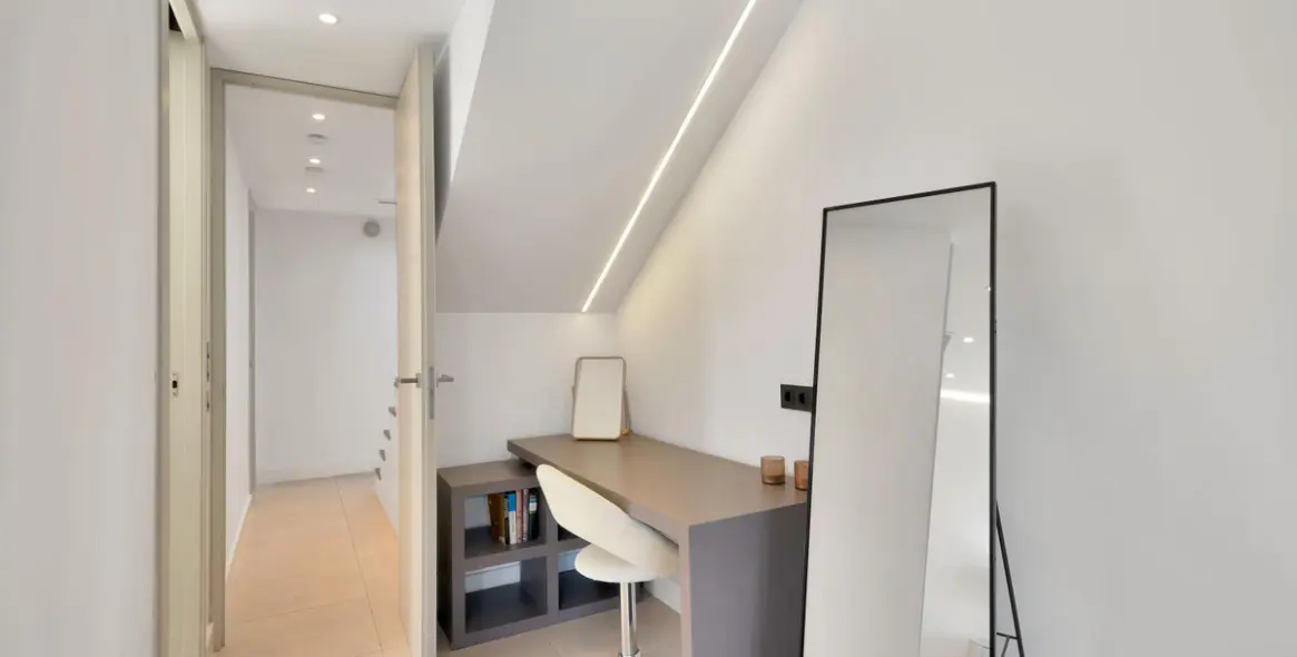 Продажа двухуровневых апартаментов в Marbella 13