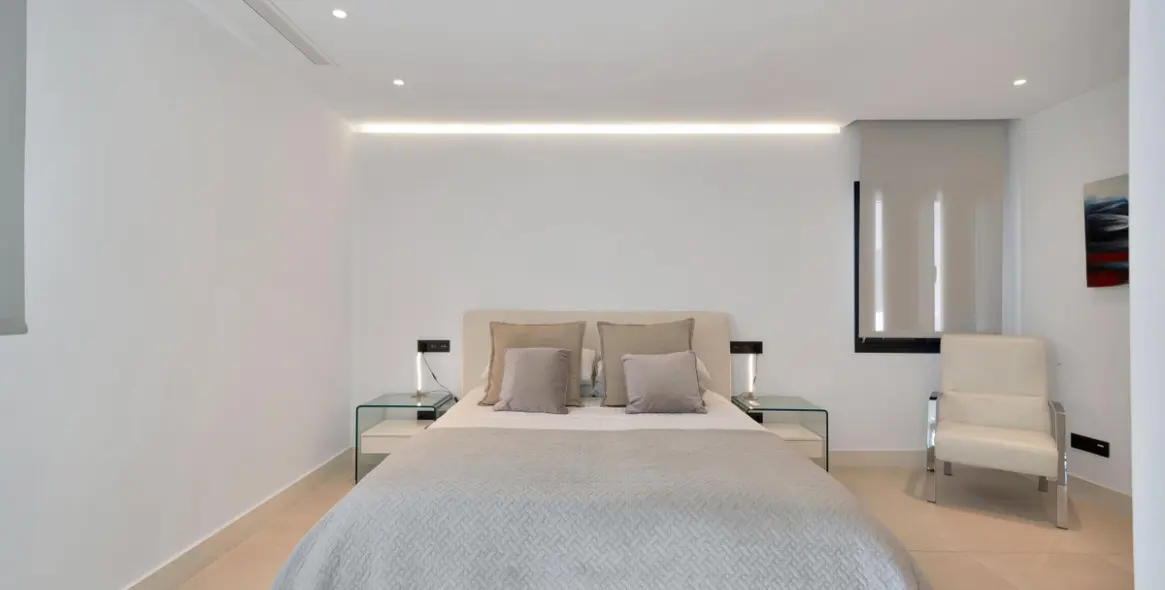 Продажа двухуровневых апартаментов в Marbella 15