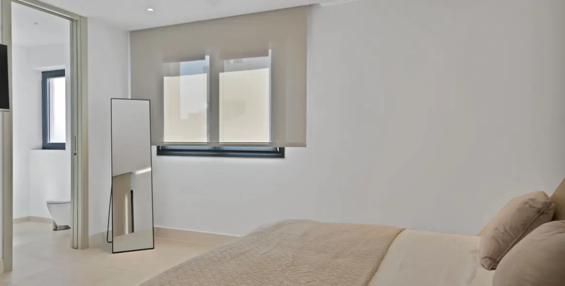 Продажа двухуровневых апартаментов в Marbella 16