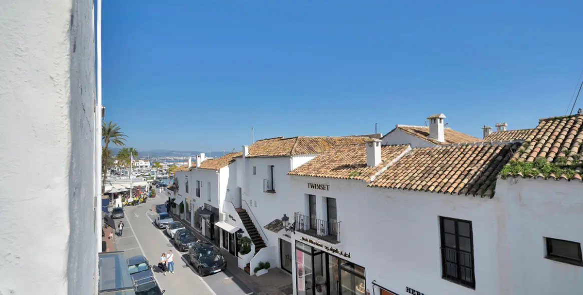 Продажа двухуровневых апартаментов в Marbella 21