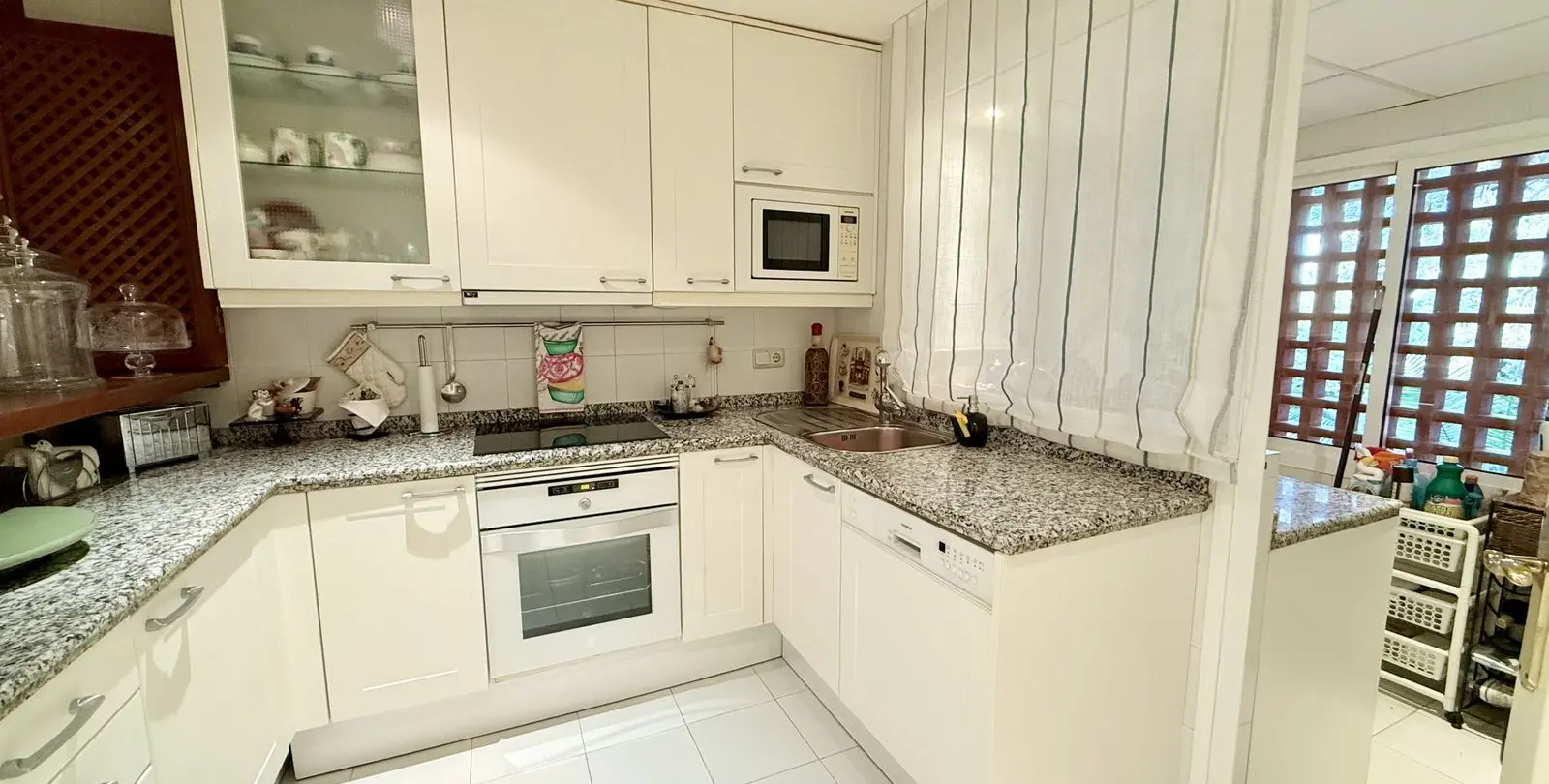 Sale of middle floor apartment in Estepona 5
