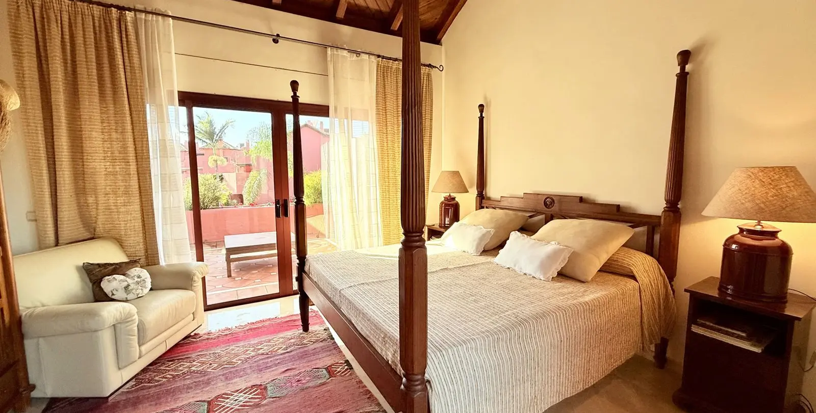 Sale of middle floor apartment in Estepona 9
