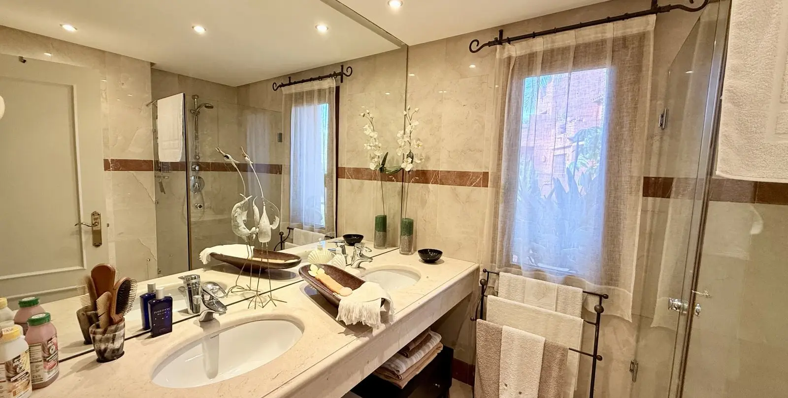 Sale of middle floor apartment in Estepona 14
