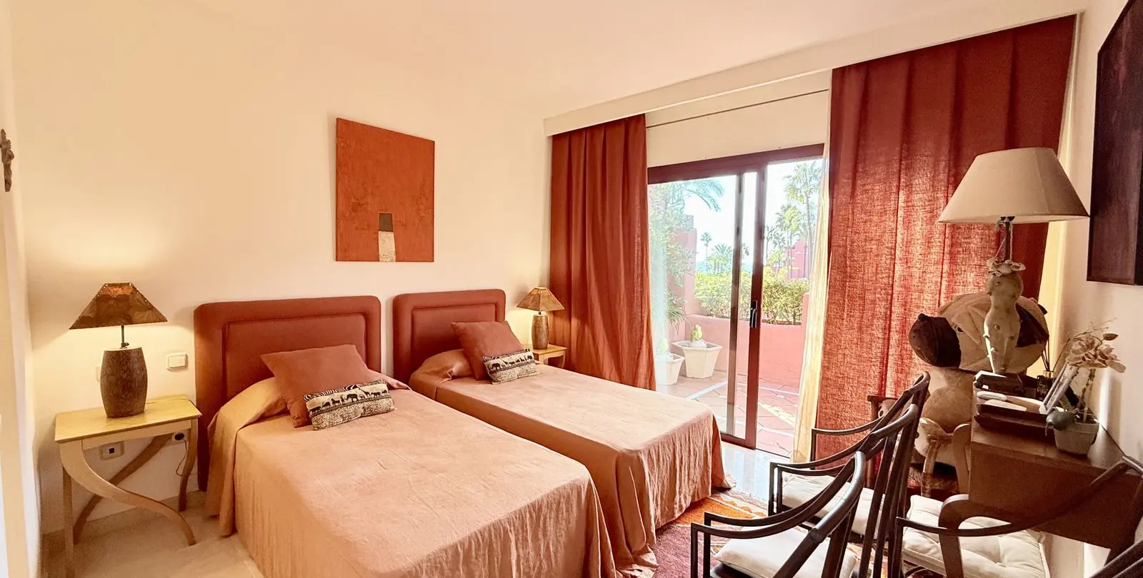 Sale of middle floor apartment in Estepona 15