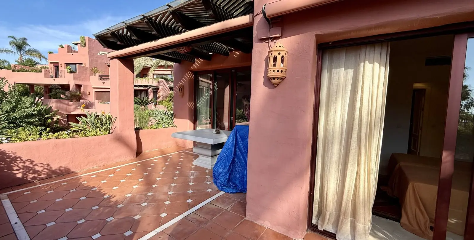 Sale of middle floor apartment in Estepona 16