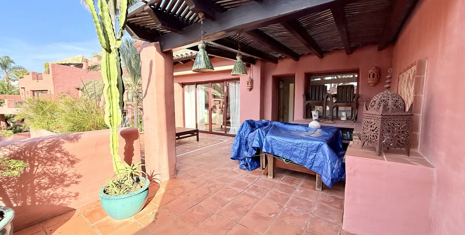 Sale of middle floor apartment in Estepona 18