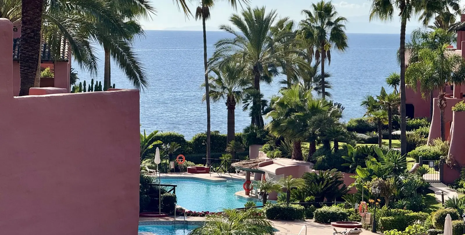 Sale of middle floor apartment in Estepona 20