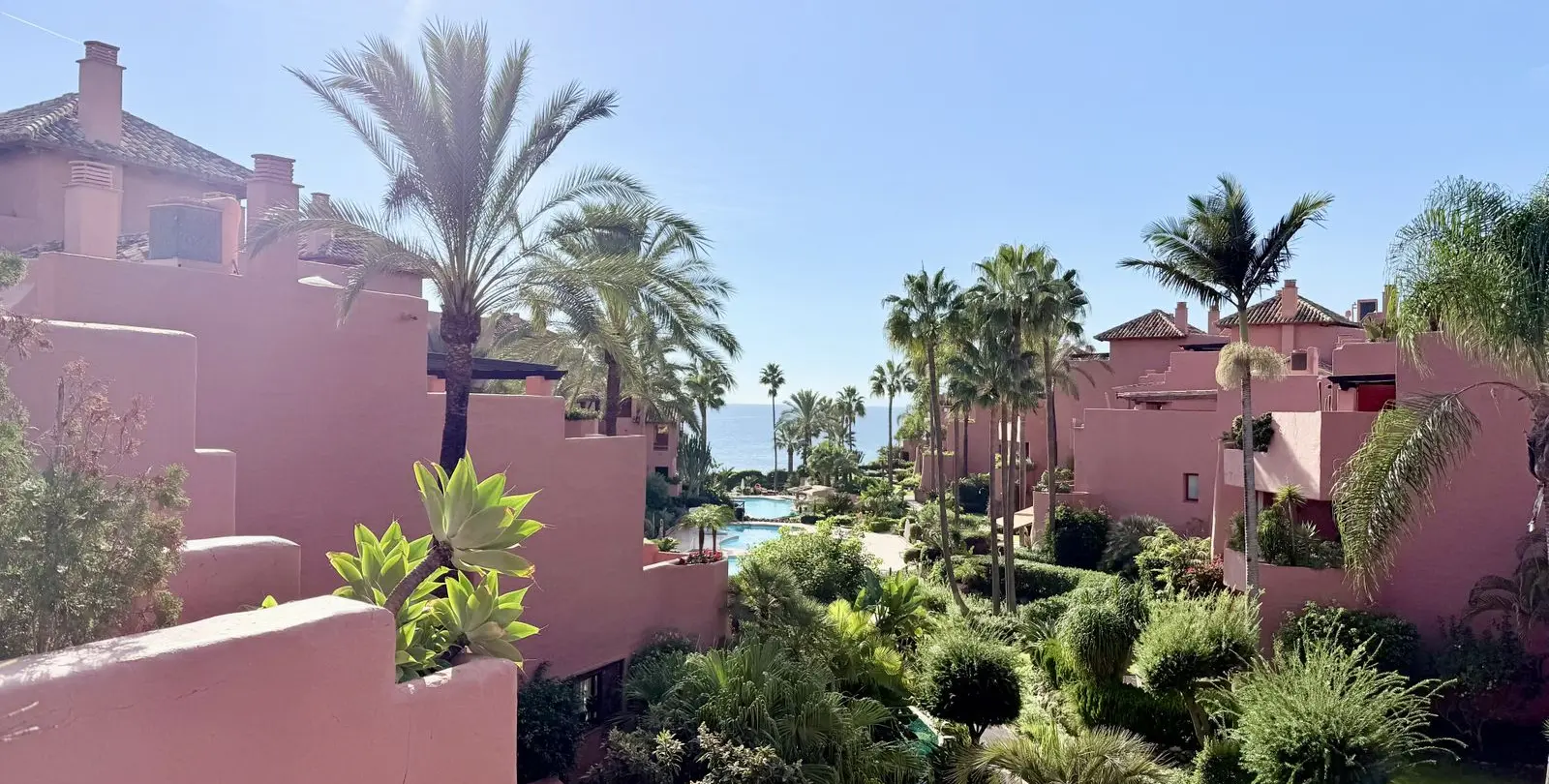 Sale of middle floor apartment in Estepona 23