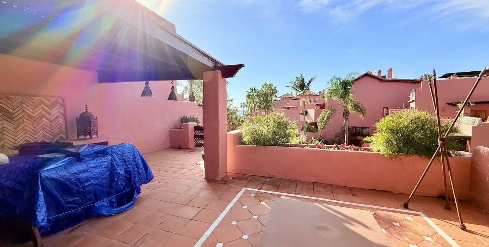Sale of middle floor apartment in Estepona 25
